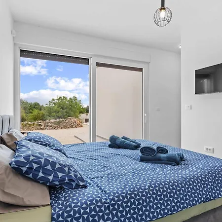 וילה Karoline With Private Pool